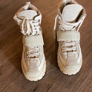 Jeffrey Campbell moon boots in nude.